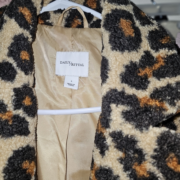 Daily Ritual Leopard Print Teddy Jacket - Picture 2 of 3